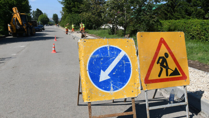 В жилых массивах Казани отремонтировано 10 участков дорог