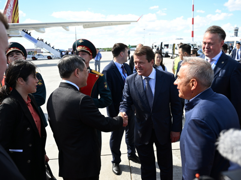 Премьер-министр Вьетнама Ле Минь Хынг прибыл в Казань для участия в саммите Россия – АСЕАН Премьер-министр Вьетнама Ле Минь Хынг прибыл в Казань для участия в саммите Россия – АСЕАН
