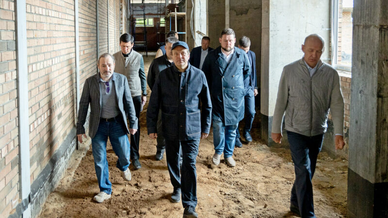Ильсур Метшин посетил строящийся конноспортивный комплекс в поселке Мирный