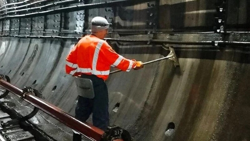 За две недели в Казанском метро промыли более 8,2 км тоннелей За две недели в Казанском метро промыли более 8,2 км тоннелей