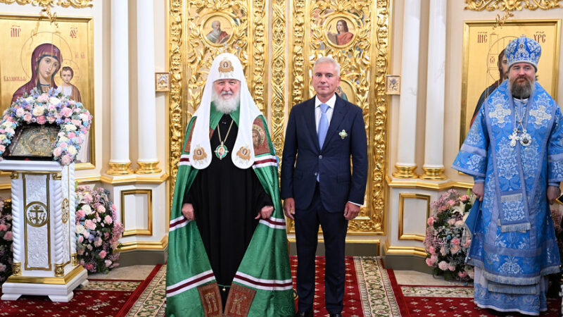 Патриарх Кирилл вручил Денису Калинкину орден преподобного Сергия Радонежского III степени Патриарх Кирилл вручил Денису Калинкину орден преподобного Сергия Радонежского III степени
