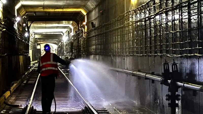 Более 7,5 км тоннелей промыли за две недели в казанском метрополитене Более 7,5 км тоннелей промыли за две недели в казанском метрополитене