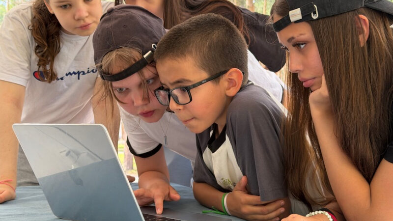 Как не стать жертвой мошенников: в детских загородных лагерях Казани детей учат кибербезопасности