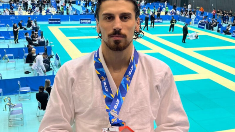 Осман Османов завоевал серебро на Открытом чемпионате Азии по бразильскому джиу-джитсу Осман Османов завоевал серебро на Открытом чемпионате Азии по бразильскому джиу-джитсу