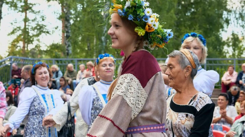 Казанцев приглашают в парк им. Урицкого на праздник, посвященный Яблочному Спасу Казанцев приглашают в парк им. Урицкого на праздник, посвященный Яблочному Спасу