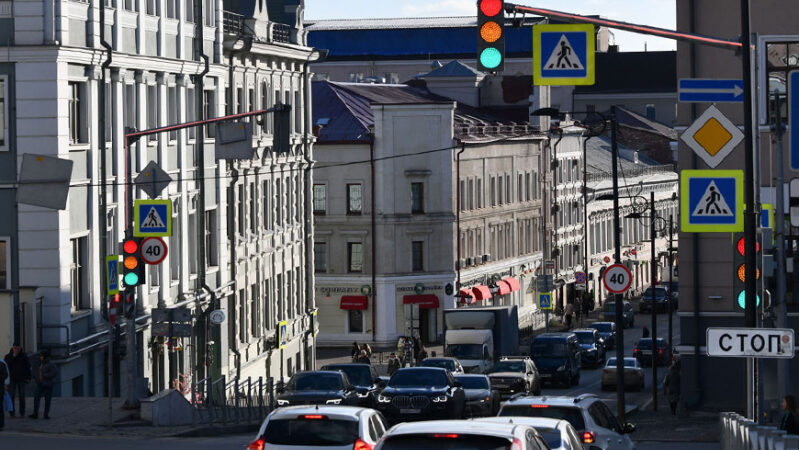 В этом году в Казани к системе АСУДД подключат 12 «умных» светофоров В этом году в Казани к системе АСУДД подключат 12 «умных» светофоров