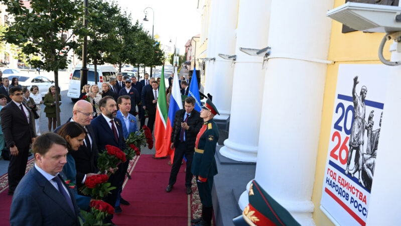 На фасаде здания КНИТУ-КАИ открыли мемориальную доску Герою России Леониду Попову На фасаде здания КНИТУ-КАИ открыли мемориальную доску Герою России Леониду Попову