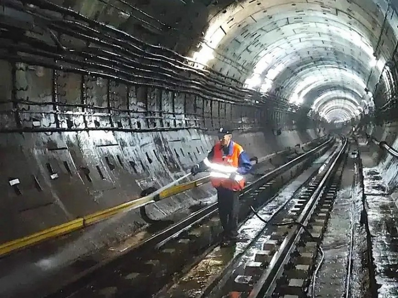 В казанском метро за две недели промыли более 12,5 км тоннелей В казанском метро за две недели промыли более 12,5 км тоннелей